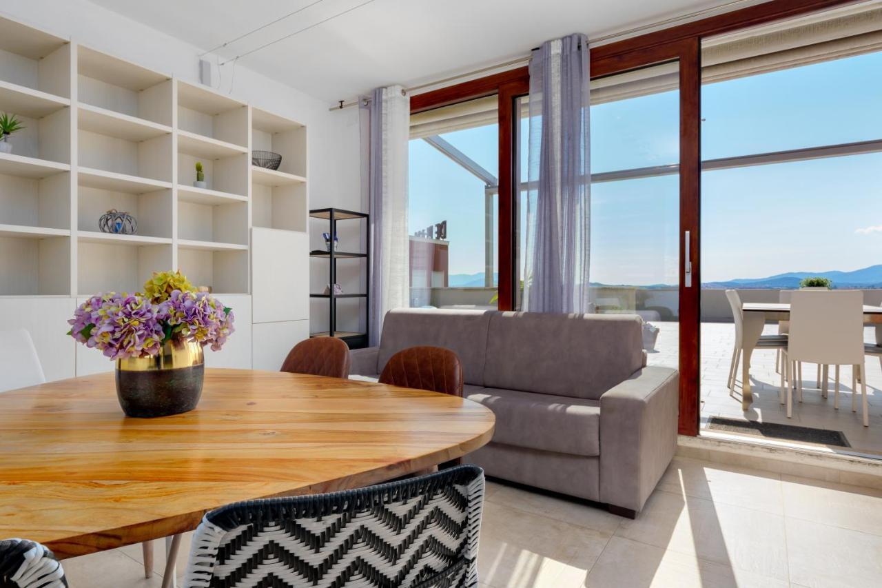 Window On The Sea Apartment ออลเบีย ภายนอก รูปภาพ