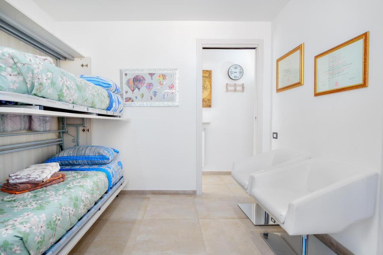 Window On The Sea Apartment ออลเบีย ภายนอก รูปภาพ