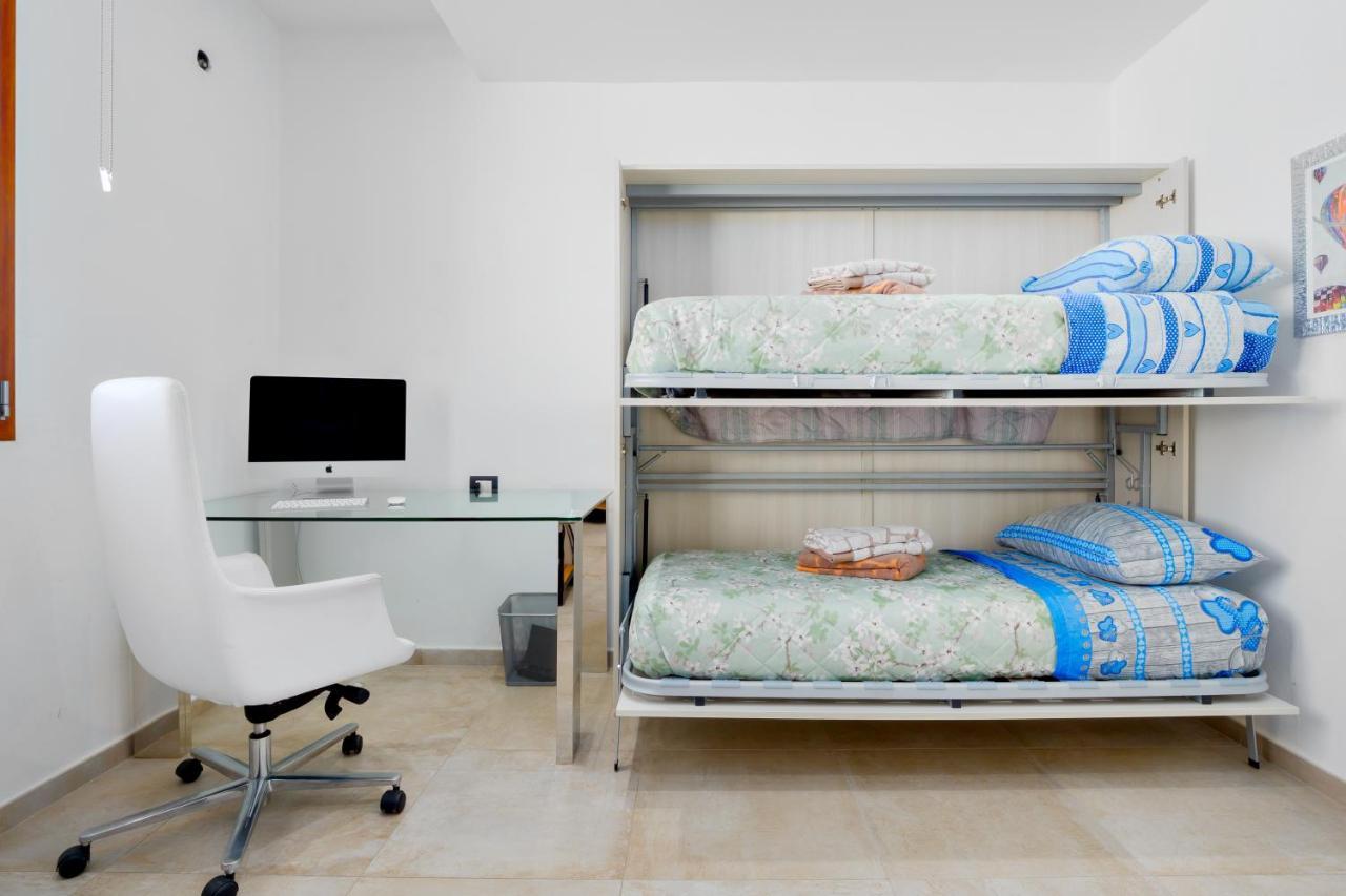 Window On The Sea Apartment ออลเบีย ภายนอก รูปภาพ