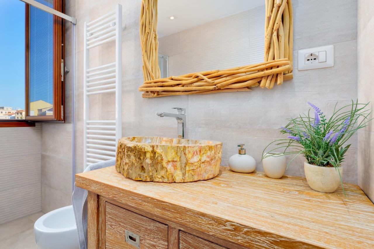 Window On The Sea Apartment ออลเบีย ภายนอก รูปภาพ