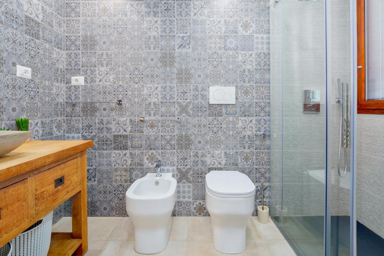 Window On The Sea Apartment ออลเบีย ภายนอก รูปภาพ